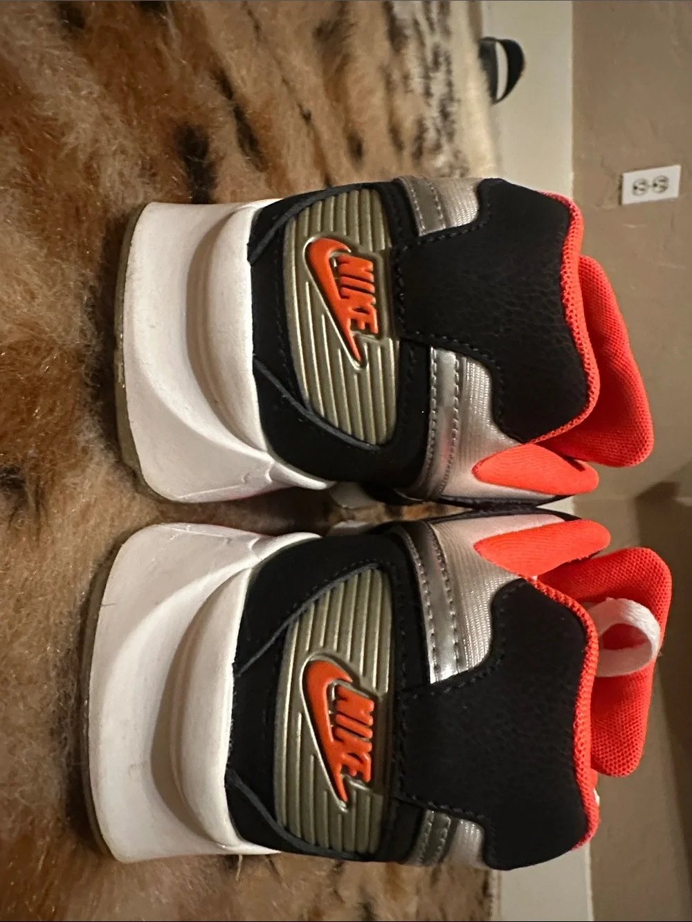 Nike Air Max Coliseum Racer Total Crimson Sneakers Women’s 9